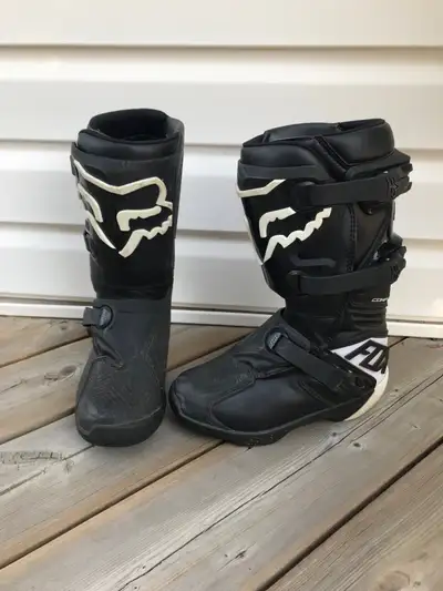 Light used and in great condition. Size Y3. Asking $80