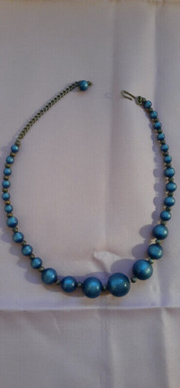 New necklaces for teens, adults, elders.Great cond. Reg: $33