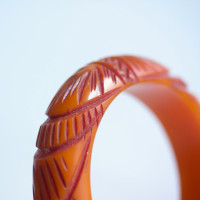 Vintage bakelite bangle - carved bakelite orange and red