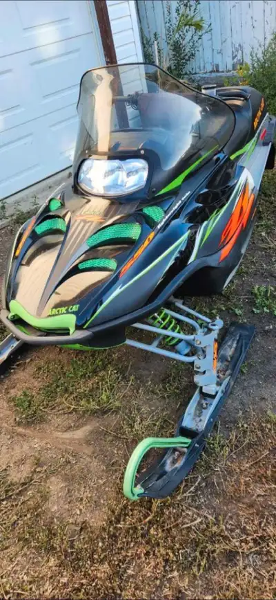 Arctic Cat ZL 550 lightweight twin, Well taken care of. Features Heated gribs Plugin for heated viso...