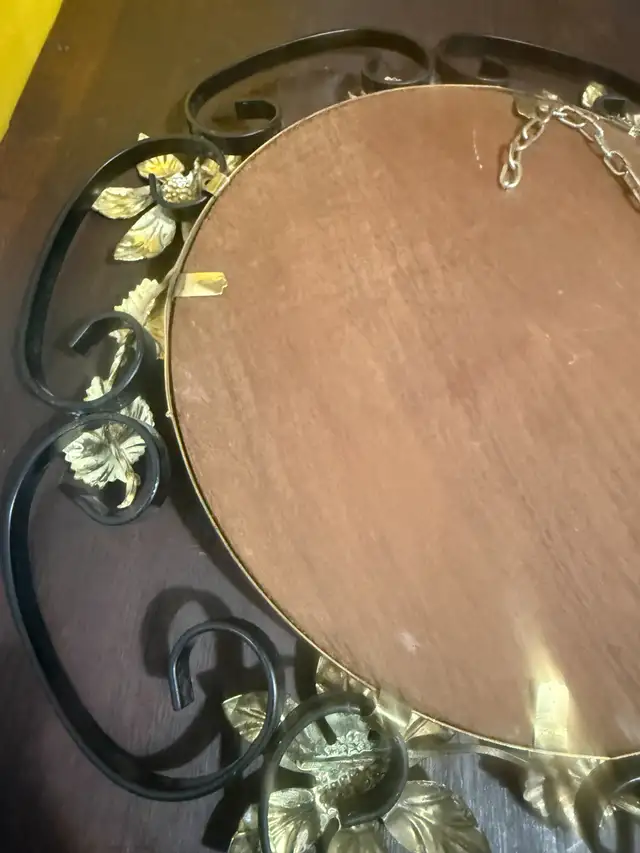 Convex Mirror Wrought Iron Gold Ivy Leaf Detail Circular Mirror in Home Décor & Accents in Oshawa / Durham Region - Image 8