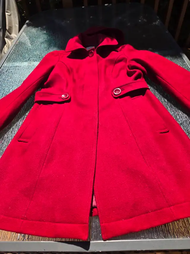 Manteau hiver  grandeur large. in Women's - Tops & Outerwear in Longueuil / South Shore - Image 2