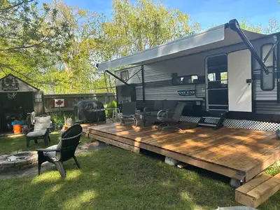This is a well maintained trailer with lots of sleeping space. It has a fantastic outdoor kitchen wi...