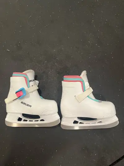 Bauer skates size 8/9 Basically new! Pickup in Vanier