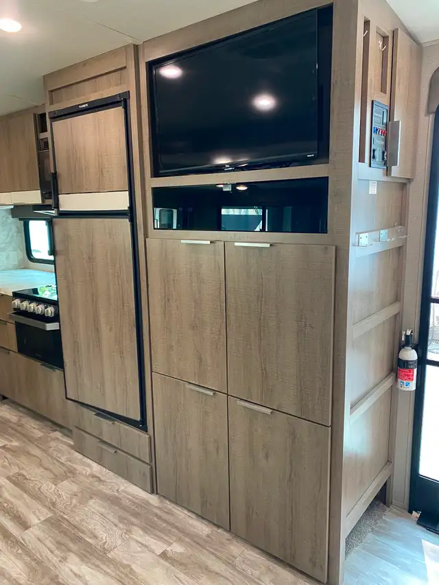 2021 Grand Design Imagine 2600RBath RV in Travel Trailers & Campers in Delta/Surrey/Langley - Image 4