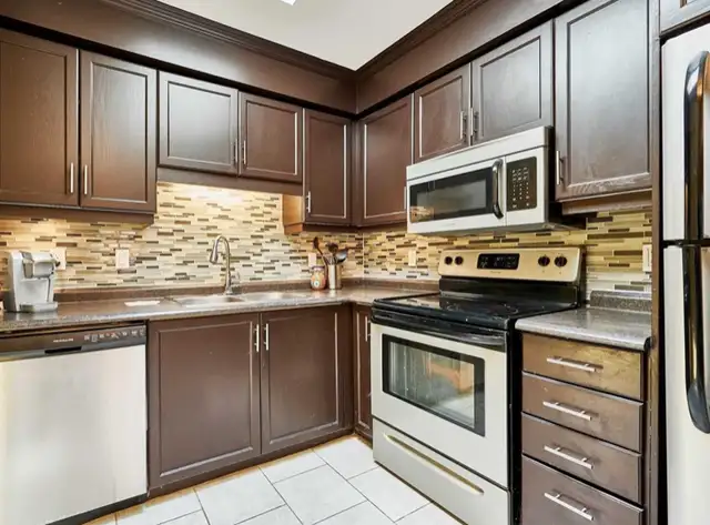 Clean & Quiet- A large Bedr - Beautiful Neighborhood.63793686505345123