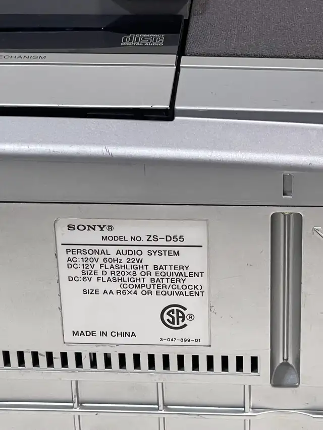 Sony ZS-D55 Boombox in Stereo Systems & Home Theatre in City of Montréal - Image 4