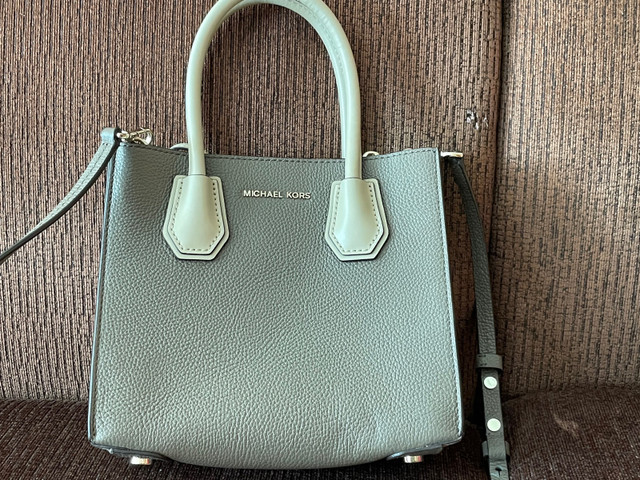 Michael Kors and Naturalizer handbags in Women's - Bags & Wallets in Ottawa - Image 3