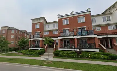 Bright & Spacious 2-Bedroom Townhome for Lease Waterlilies / River Oaks, Oakville Welcome to this in...