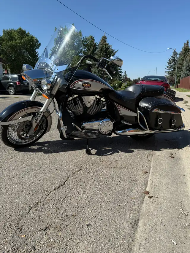 2012 Victory Cross Roads in Street, Cruisers & Choppers in Calgary - Image 3