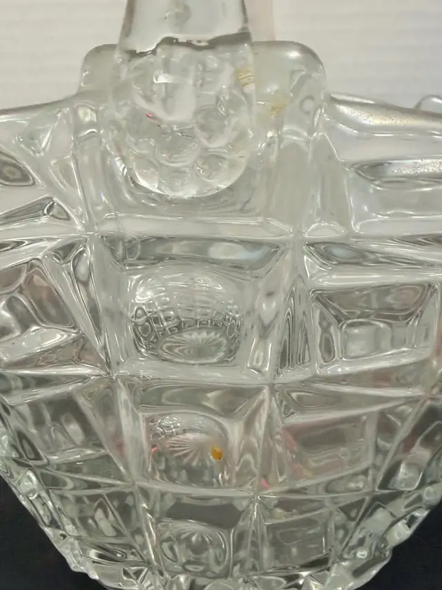 Vintage Glass Basket in Home Décor & Accents in Strathcona County - Image 4