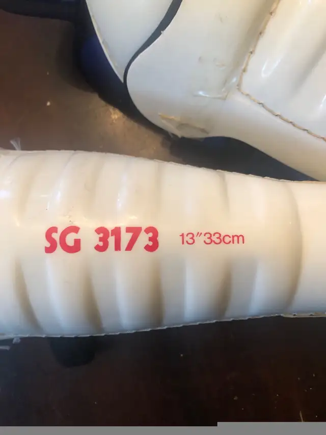 Hockey Gear. Knee Pads. Shin Pads. 13”/33 cm. in Hockey in Edmonton - Image 3