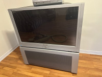 Free tv, on wheels with speaker on the bottom 