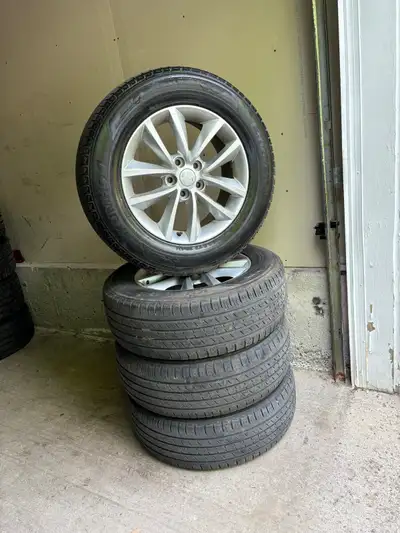 235/65/17 Summer tires on Rims (5x114.3)