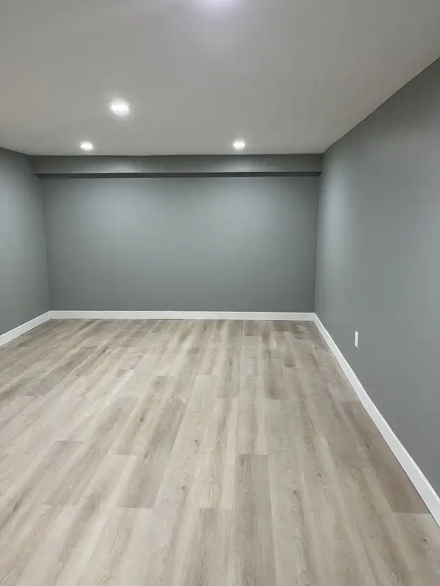 Legal 2-BR Walkup Suite in Cedarbrae Private Entrance