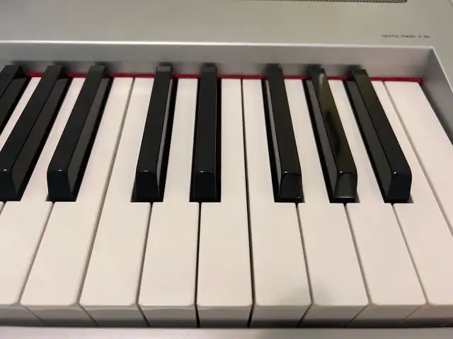 Yamaha P-85S Piano with Stand, pedal (88 Weighted Keys) in Pianos & Keyboards in City of Toronto - Image 5
