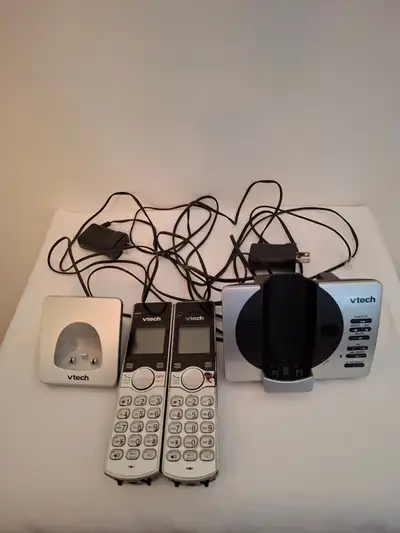 2 Téléphones avec bases sans fil vtech, View more