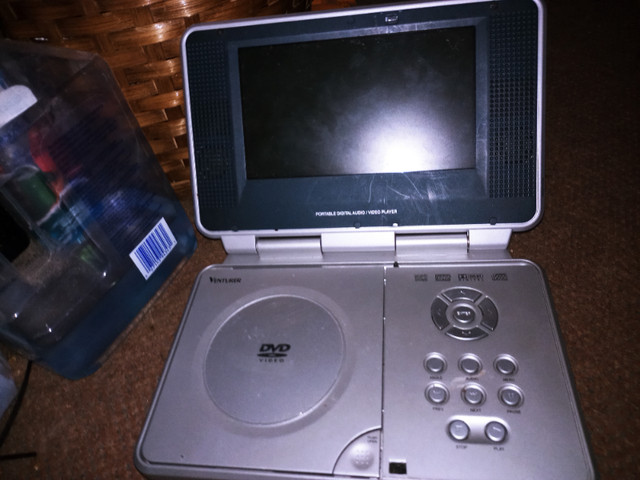 VENTUERER 12 VOLT DVD PLAYER & REMOTE in General Electronics in Sarnia