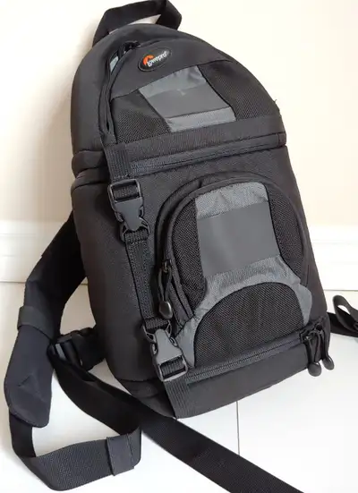 Lowepro SlingShot 100AW water resistant, padded camera bag. New, unused condition, but it is missing...