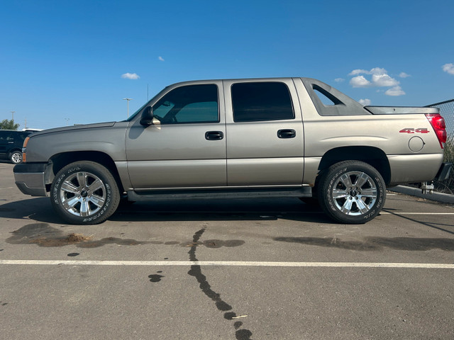 2003 Chevy Avalache 4x4 in Cars & Trucks in Lethbridge