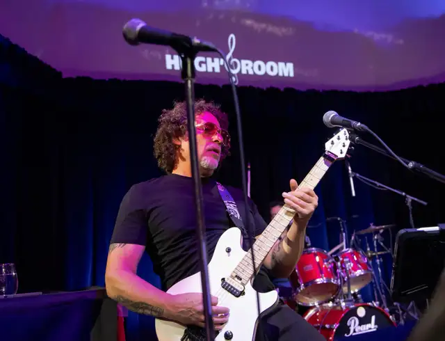 EVH WOLFGANG SPECIAL in POLAR WHITE in Guitars in Markham / York Region - Image 10