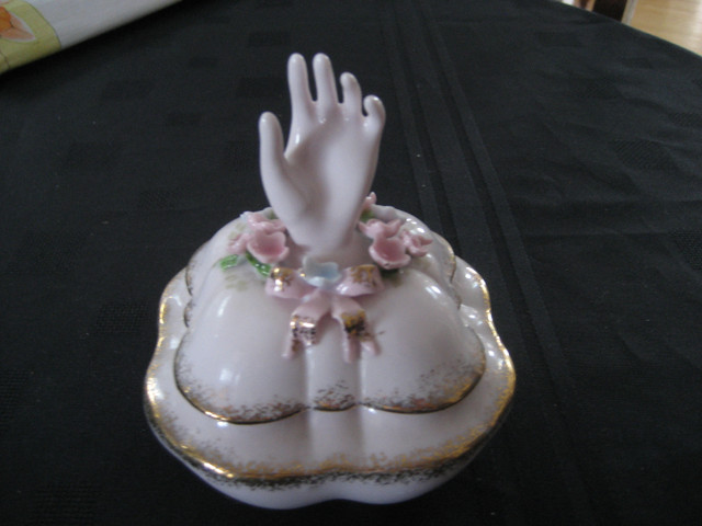 Vintage Lefton China Exclusive Hand Painted Trinket Box in Jewellery & Watches in Kitchener / Waterloo - Image 2