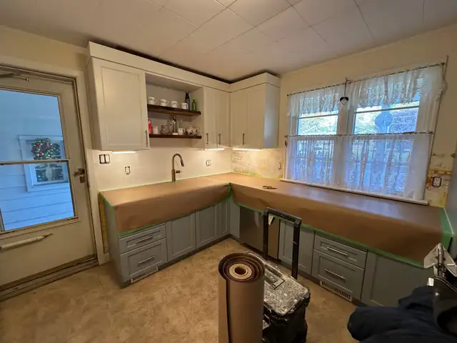Backsplash installation 589175801628610564