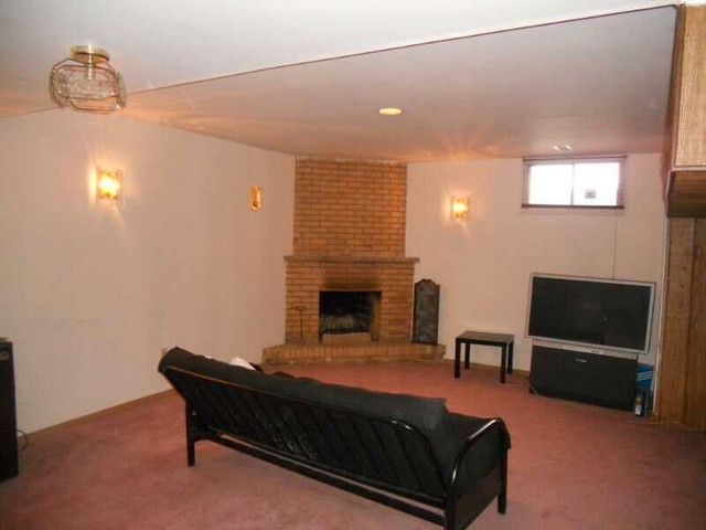 2 bedroom apt  $1750/m-Central air cond.&All utilities included  in Long Term Rentals in Hamilton - Image 4