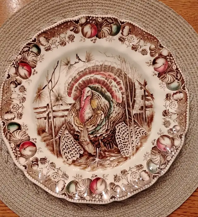Johnson Bros Majesty Turkey Plates in Kitchen & Dining Wares in Guelph - Image 2