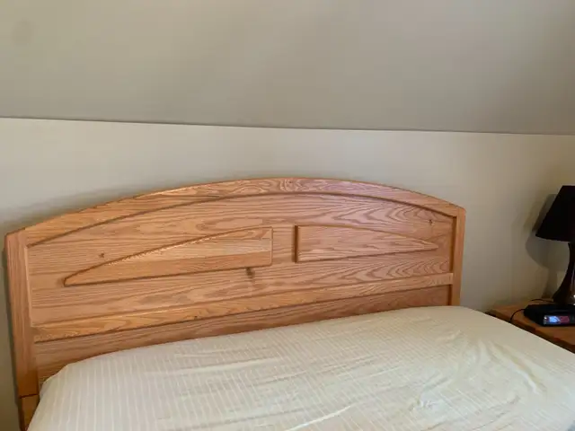 Tête de lit ET miroir pour commode en bois véritable in Dressers & Wardrobes in Longueuil / South Shore - Image 2