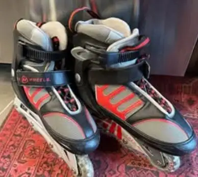 Roller Skates Adjustable Size 5-8 in Skates & Blades in City of Toronto - Image 2