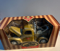 1940 Ford GOLD Tow Truck Canadian Diecast Collectible 1/24 Jumps