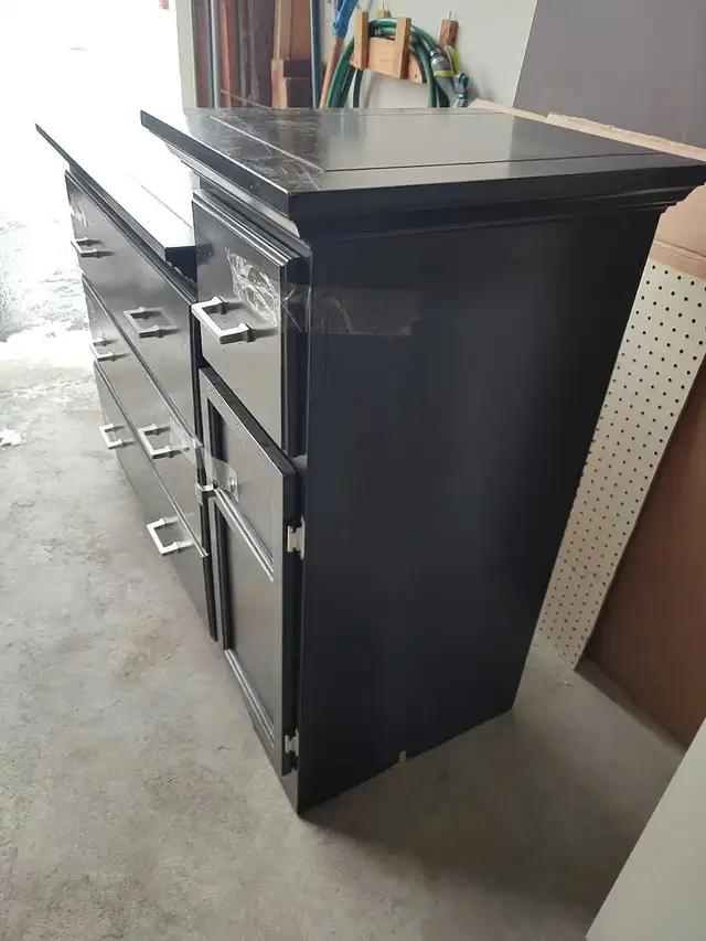 5 drawer dresser/credenza in Dressers & Wardrobes in Markham / York Region - Image 4