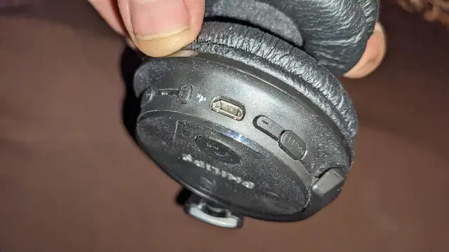 Philips Bluetooth stereo headset SHB3060 in Headphones in Mississauga / Peel Region - Image 8