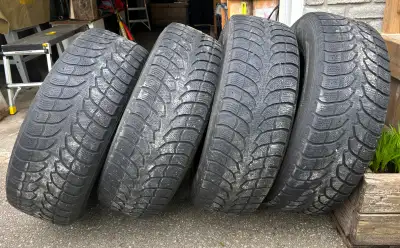 Selling a set of winter tires off my 2021 RAM 1500 Big Horn truck. The Rovelo RWS-677 is a studdable...