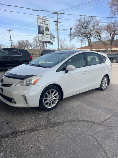 Toyota prius v