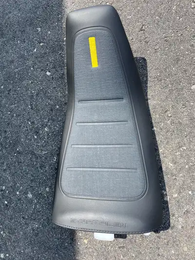 I'm selling an ergo seat designed specifically for the 2022 Husqvarna Svartpilen 401. This seat enha...