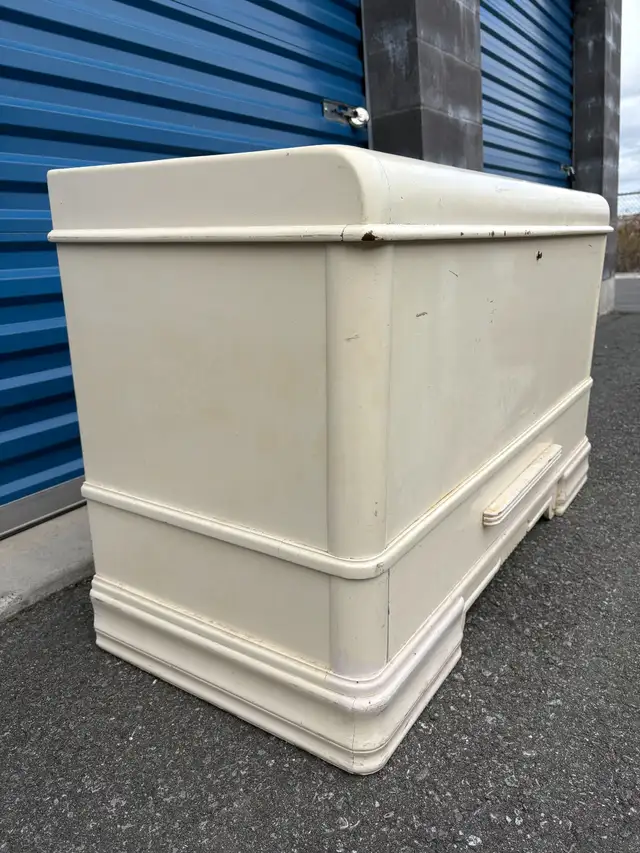 Cedar Trunk in Dressers & Wardrobes in Peterborough - Image 11