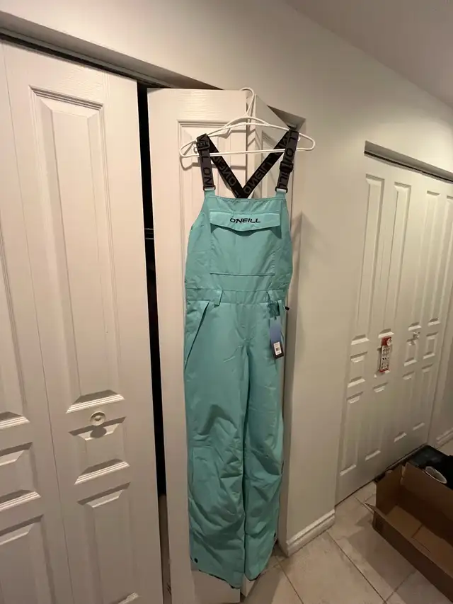 O’neill bib ski pant (neuf) in Women's - Bottoms in City of Montréal - Image 2