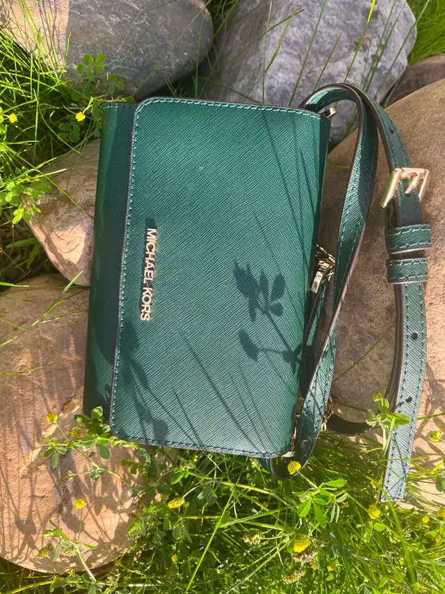 MK Jet Set Travel Emerald Green Leather LG Phone Crossbody Bag in Women's - Bags & Wallets in Edmonton - Image 3