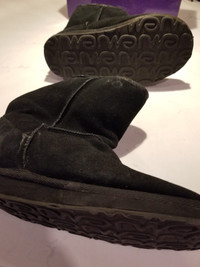 “EMU” Wool Lined Boots size#8- Size #8- Black- 100% Wool 