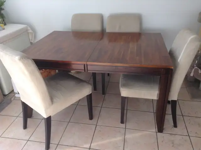 Dining table Very sturdy and 4 Chairs in Dining Tables & Sets in Delta/Surrey/Langley - Image 2