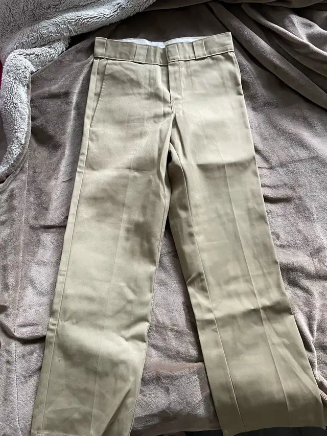 Dickies 874 Pants in Women's - Bottoms in City of Toronto - Image 4