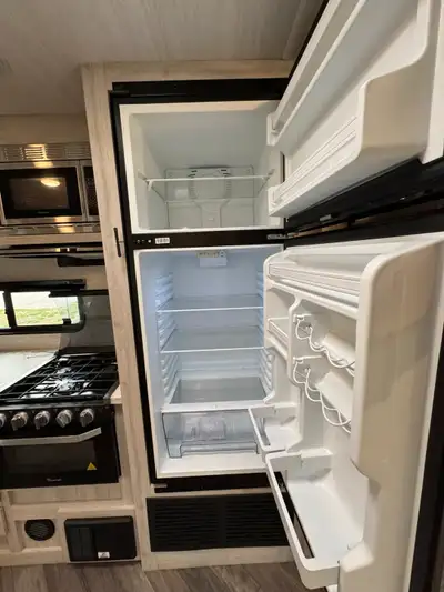 2022 camping trailer -like a new - just use 5 times EAST TO WEST Della Terra travel trailer 261RB hi...