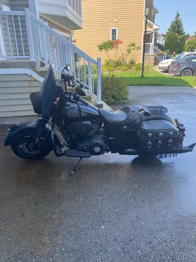 38000km like new. Many upgrades. Pipes, exhaust, heated seat, wind shield, fender rack and baggage,