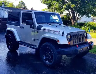 Jeep wrangler 2door(JK) Manual 6 speed Solid truck for its age. No trades please. Je parle francais