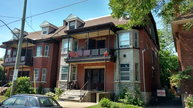 1 Bedroom Sandy Hill Apartment for Rent (92 Blackburn Ave)
