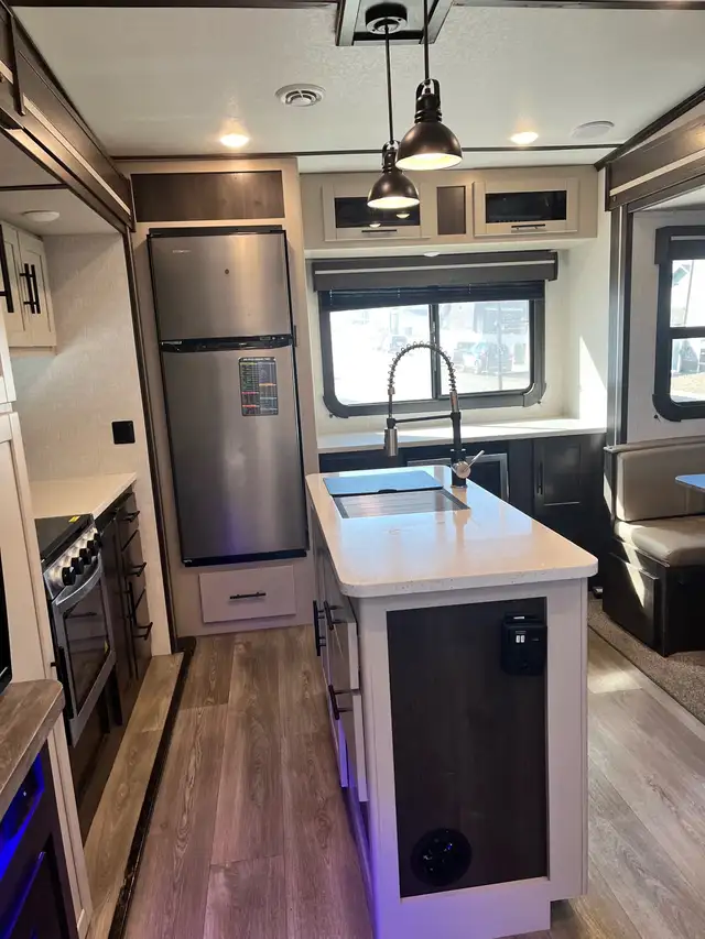 2021 32 ft Cruiser Fifth Wheel in RVs & Motorhomes in Regina - Image 5