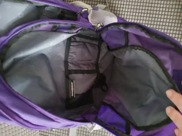 swissgear backpack in Bags & Luggage in Peterborough - Image 5