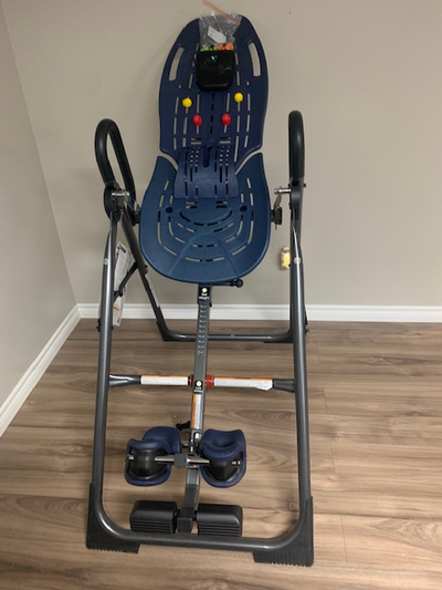 Teeter Model NXTS, 300lb and 6'6" weight and height capacity Includes pillow, lumbar support with ad...